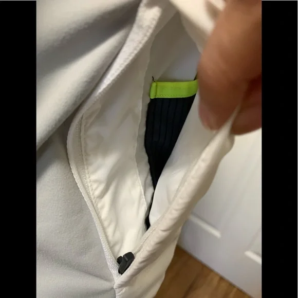 Brooks Cascadia Thermal Jacket In White - Picture 5 of 9